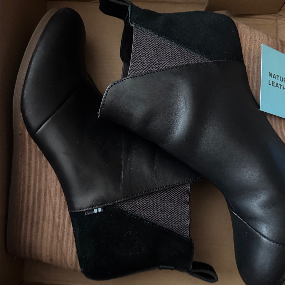 Women’s Toms Black Leather Wedge Ankle Boots - Picture 10 of 11